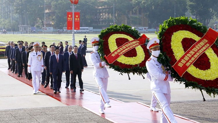Party, State leaders pay tributes to President Ho Chi Minh